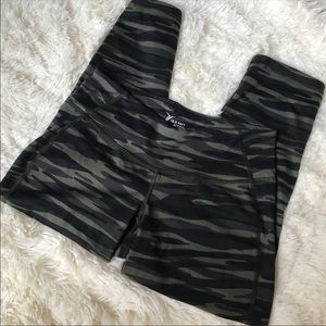 Old Navy Active Go Dry Cropped Yoga Pants